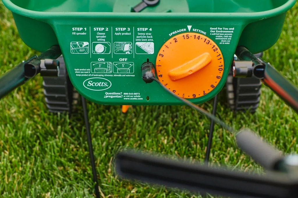 Scotts Turf Builder EdgeGuard Mini Broadcast Spreader - 5,000 Sq. Ft.