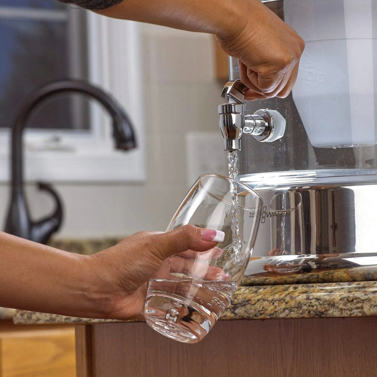 ZeroWater 40 Cup Ready-Pour Glass Water Dispenser With Water Quality Meter - BPA-Free