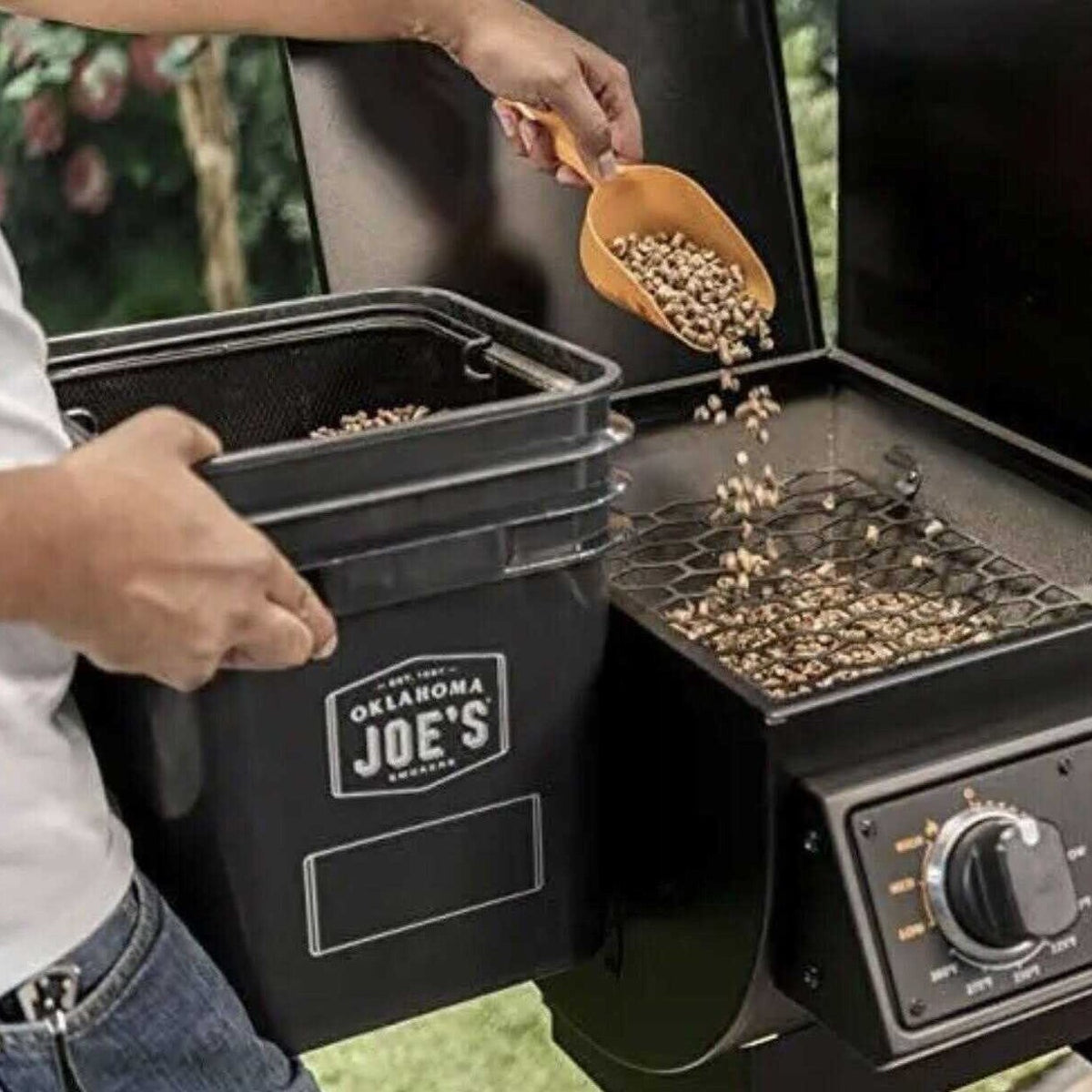 Oklahoma Joe's Pellet Bucket Kit With Filter And Scoop - 5159038w01