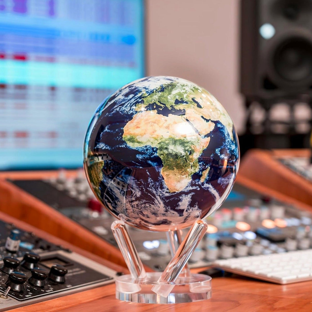 MOVA 4.5in Self-Rotating Physical Globe Earth With Clouds